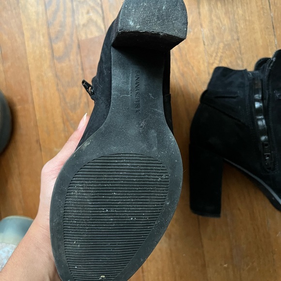 Banana Republic size US 7 W booties - Picture 3 of 3